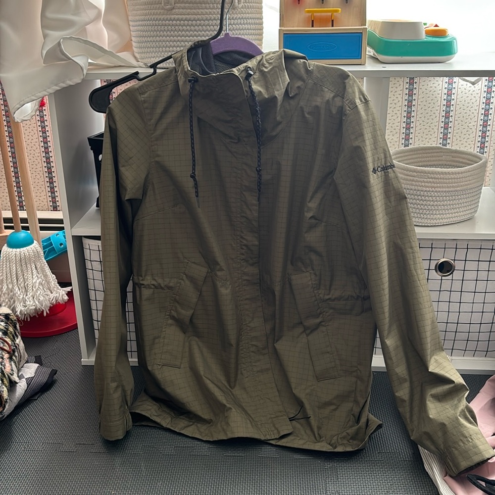 Columbia rain coat